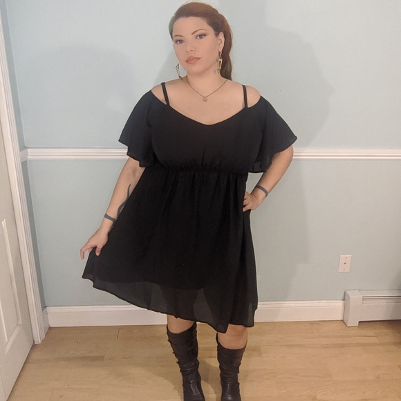 torrid Dresses & Skirts - Torrid dress black with off shoulder sleeves plus